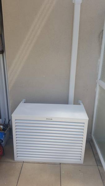 Installation d'une climatisation réversible MITSUBISHI avec cache climatiseur à Toulouse