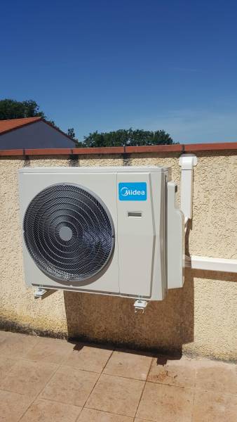 Installation d'une climatisation multisplit MIDEA réversible à Toulouse.